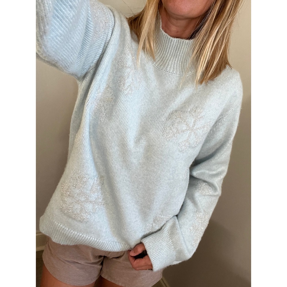 Ice Blue Snowflake Mock Neck Sweater Medium Cozy Apres Ski Wintercore Pastel